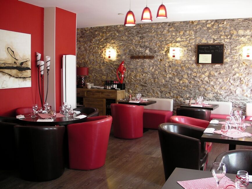 l'espace cosy du restaurant modulable selon le nombre de convives