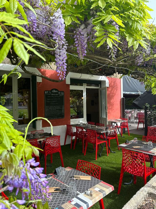TERRASSE SOUS LA GLYCINE
