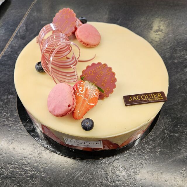 FRAISIER : génoise, mousseline, fraises