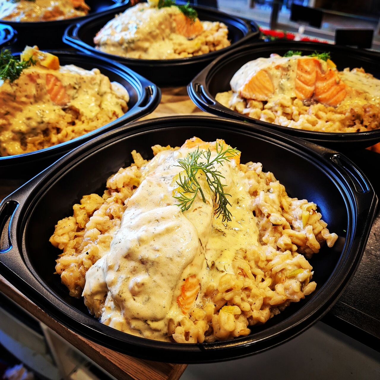 Pavé de saumon bio et son risotto aux poireaux à la sauce à l'aneth