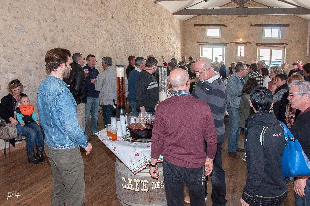 Moment convivial autour d'un apéritif