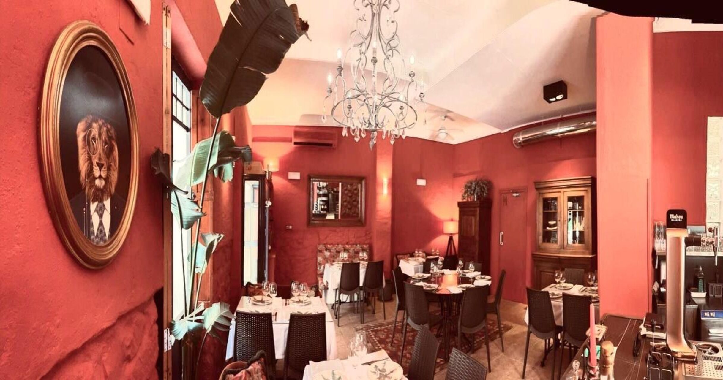 De Marcel Street Club-Café Bistro