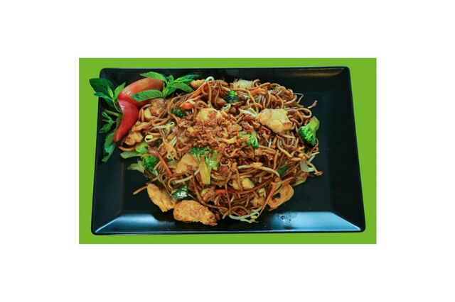 16b. Gebratene Nudeln mit Hühnerfleisch