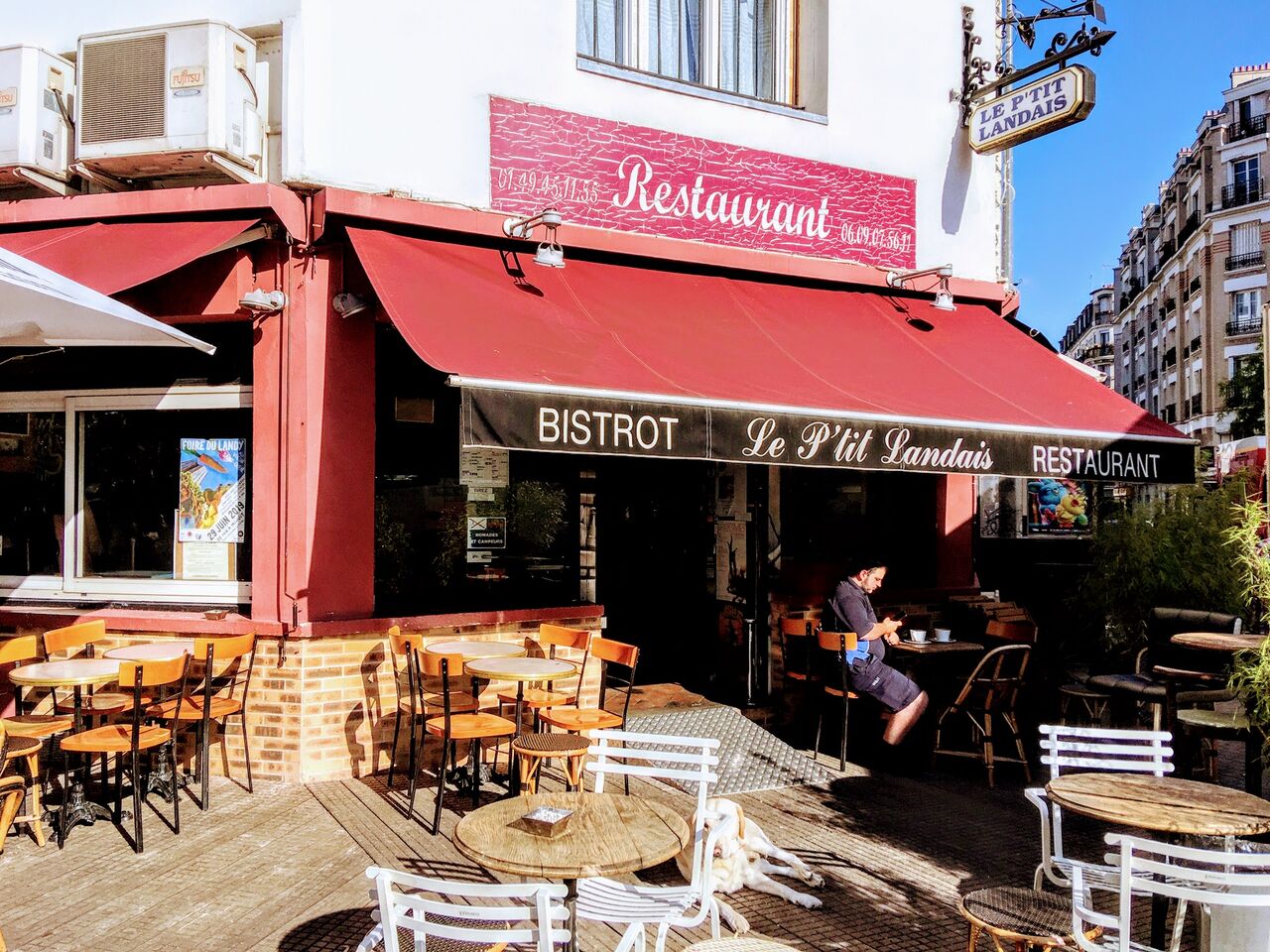 Devanture du p'tit landais à Saint Ouen 