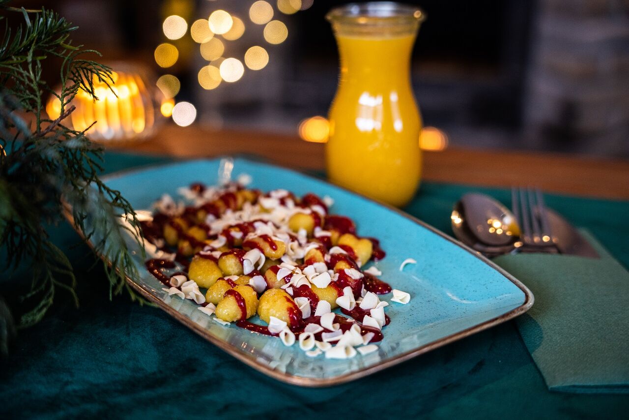 Gnocchi z domowym sosem z malin i białą czekoladą