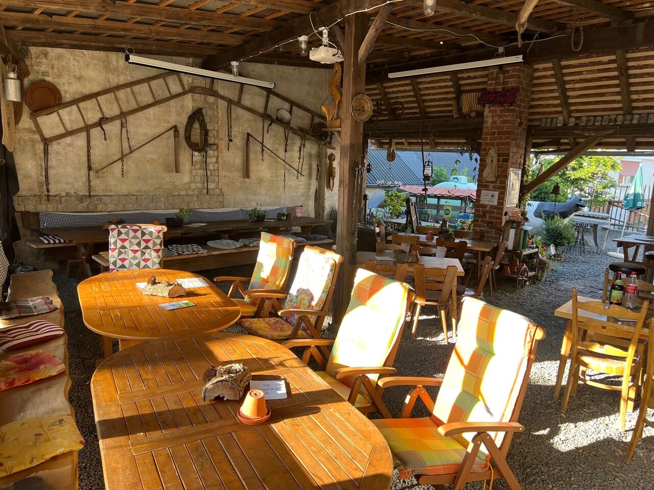 Überdachter Biergarten