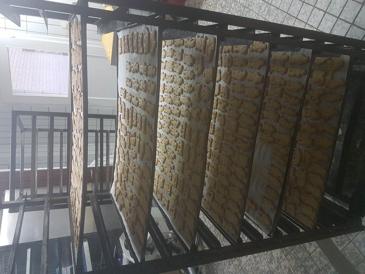 Spekulatiusherstellung noch traditionell mit dem Spekulatiusbrett