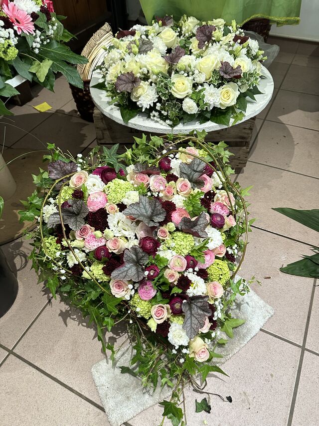 Blumenschmuck für Beerdigung