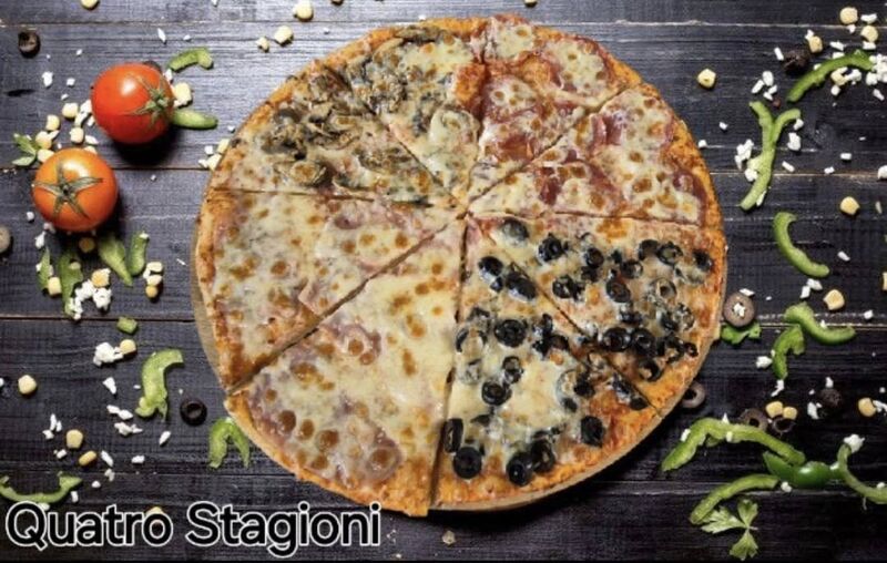 Sos rosii, mozzarella, salam, șuncă, ciuperci, masline