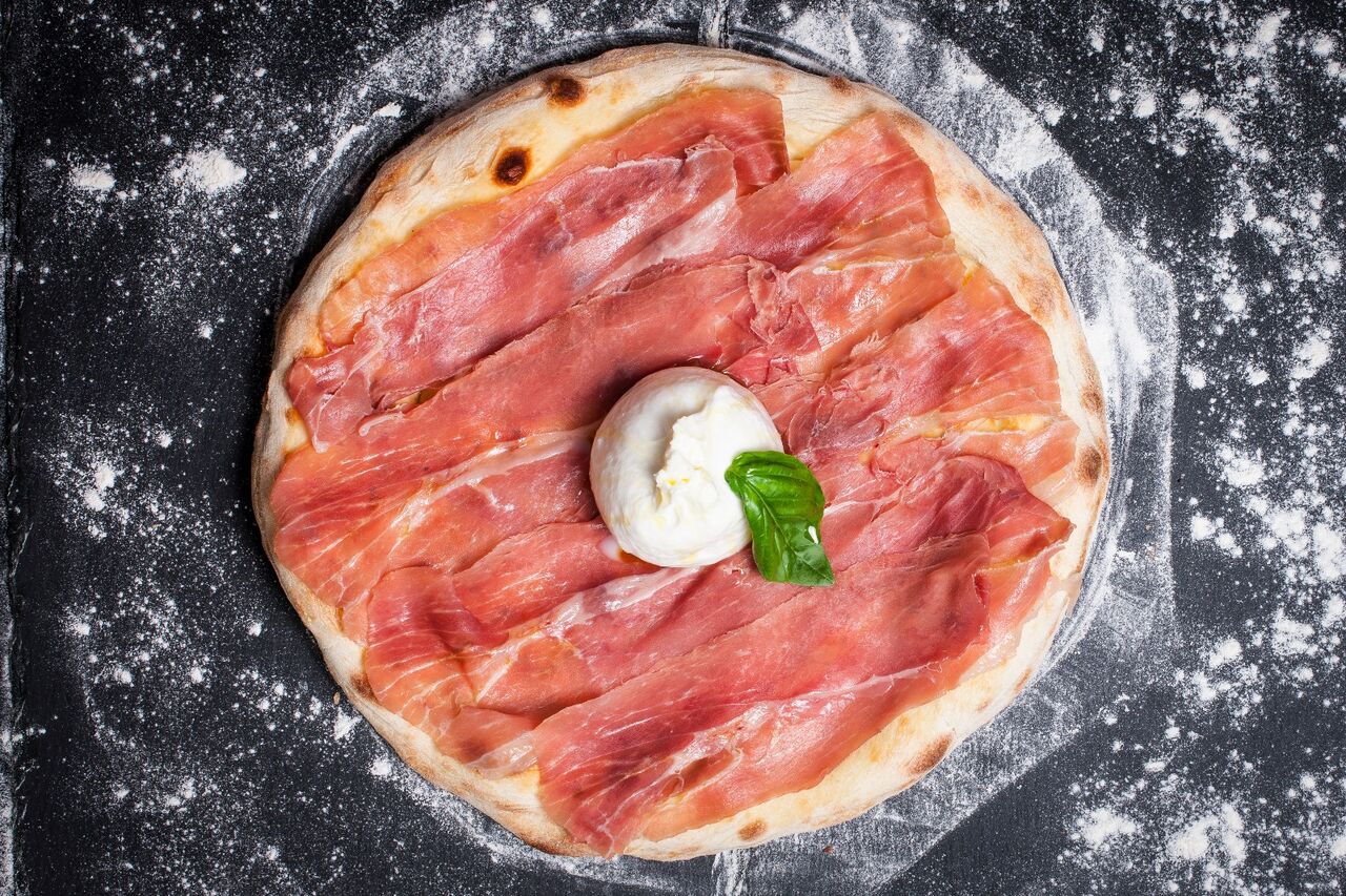 Focaccia Gourmet!
Crudo di San Daniele Picaron e burratina pugliese DOCG.