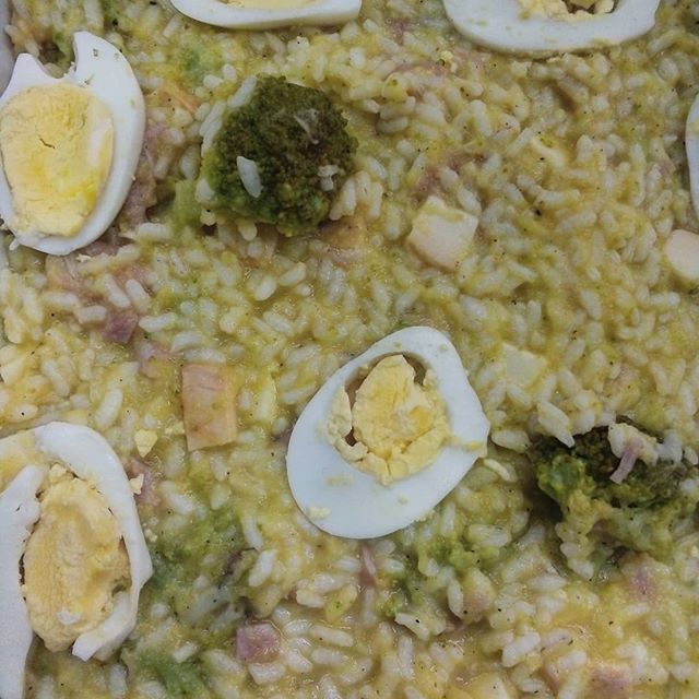 risotto con crema di cavolfiore, uova, broccoli, cotto e scamorza super saporito
