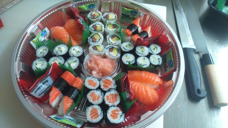 Plateau sushis sur commande
Sushis saumon , Sushis surimi , Californias , gingembre des saveurs et de la fraicheur