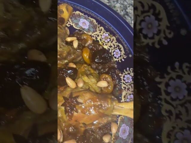 Tajine aux jarets d'agneau, au miel et aux fruits secs