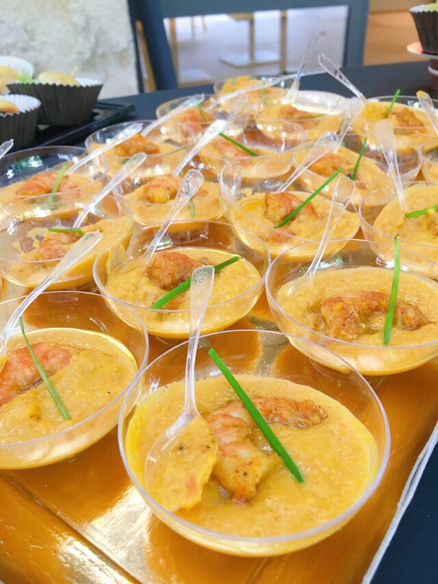 Verrines crevettes au curry et velouté de potimarron (selon saison)