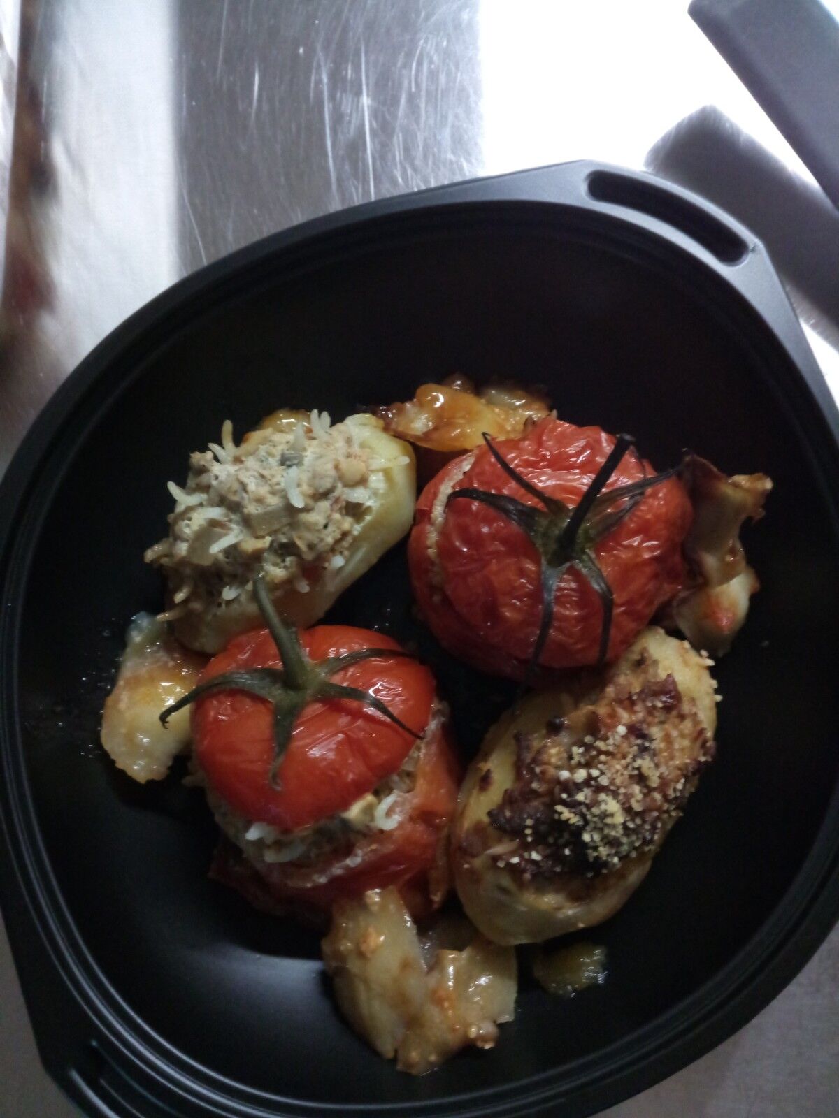 Tomates et pommes de terre farcies.