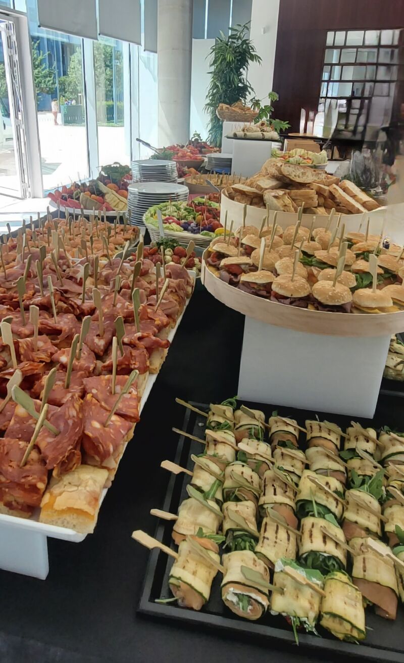 Buffet d'entreprise. 