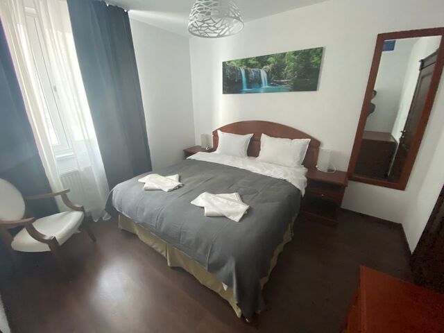 Camera matrimoniala pat 1800