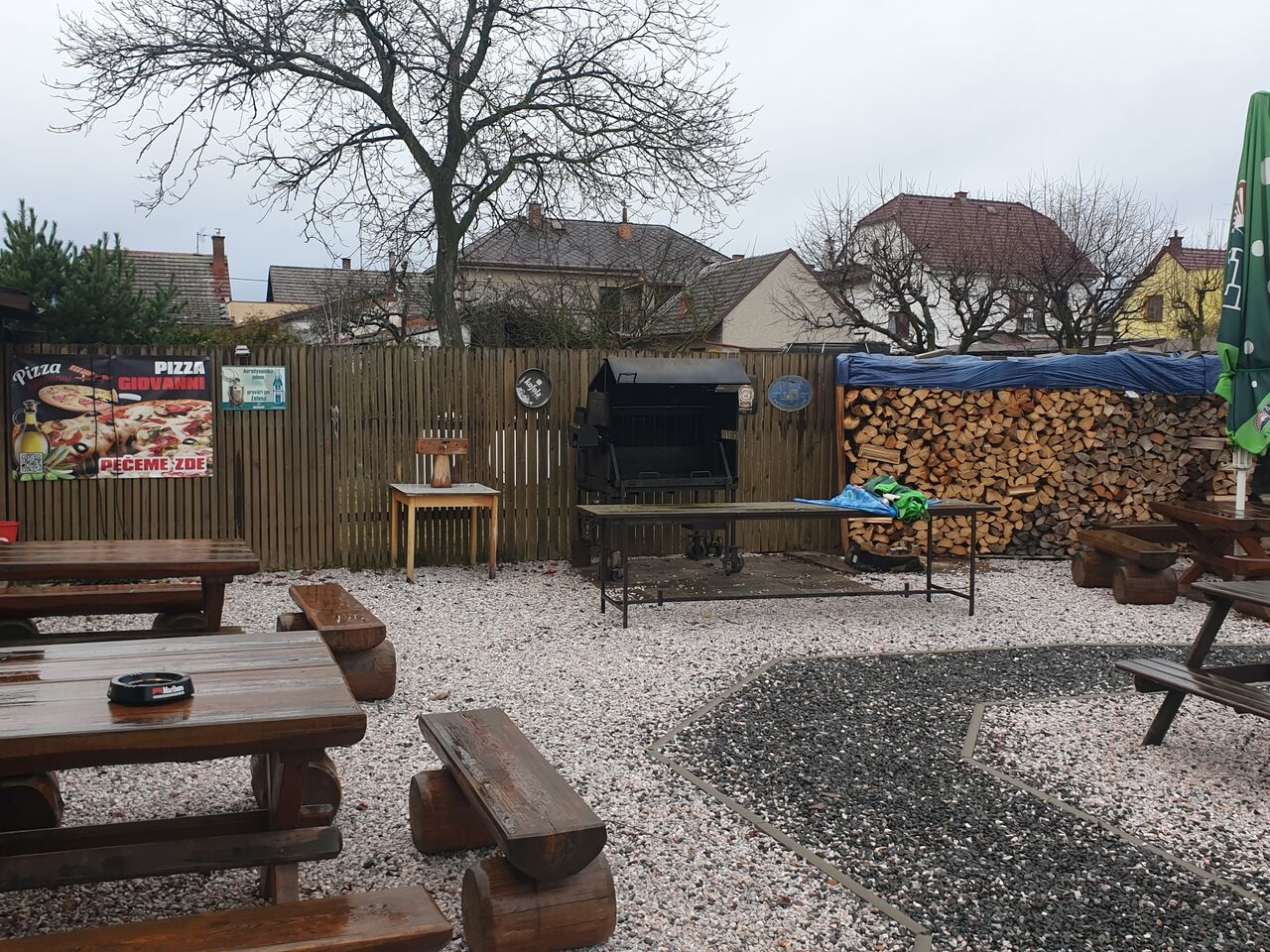 Venkovní posezení- grill