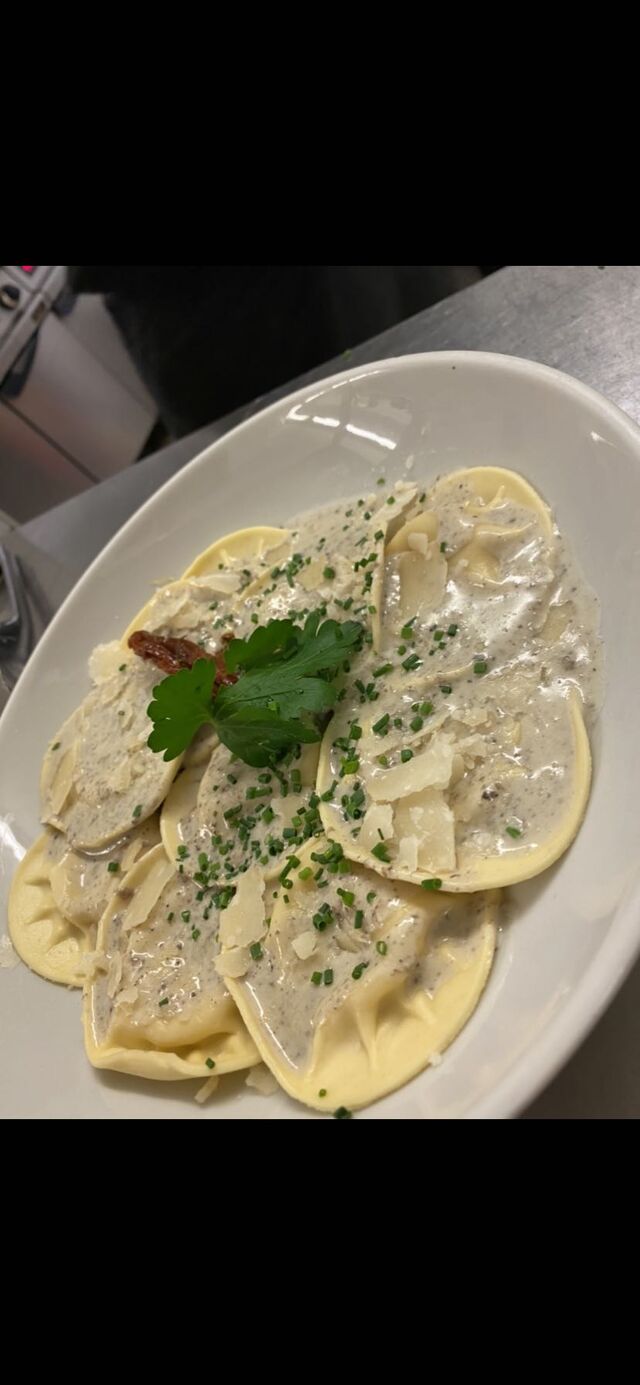 Ravioles artisanales au camembert sauce burrata