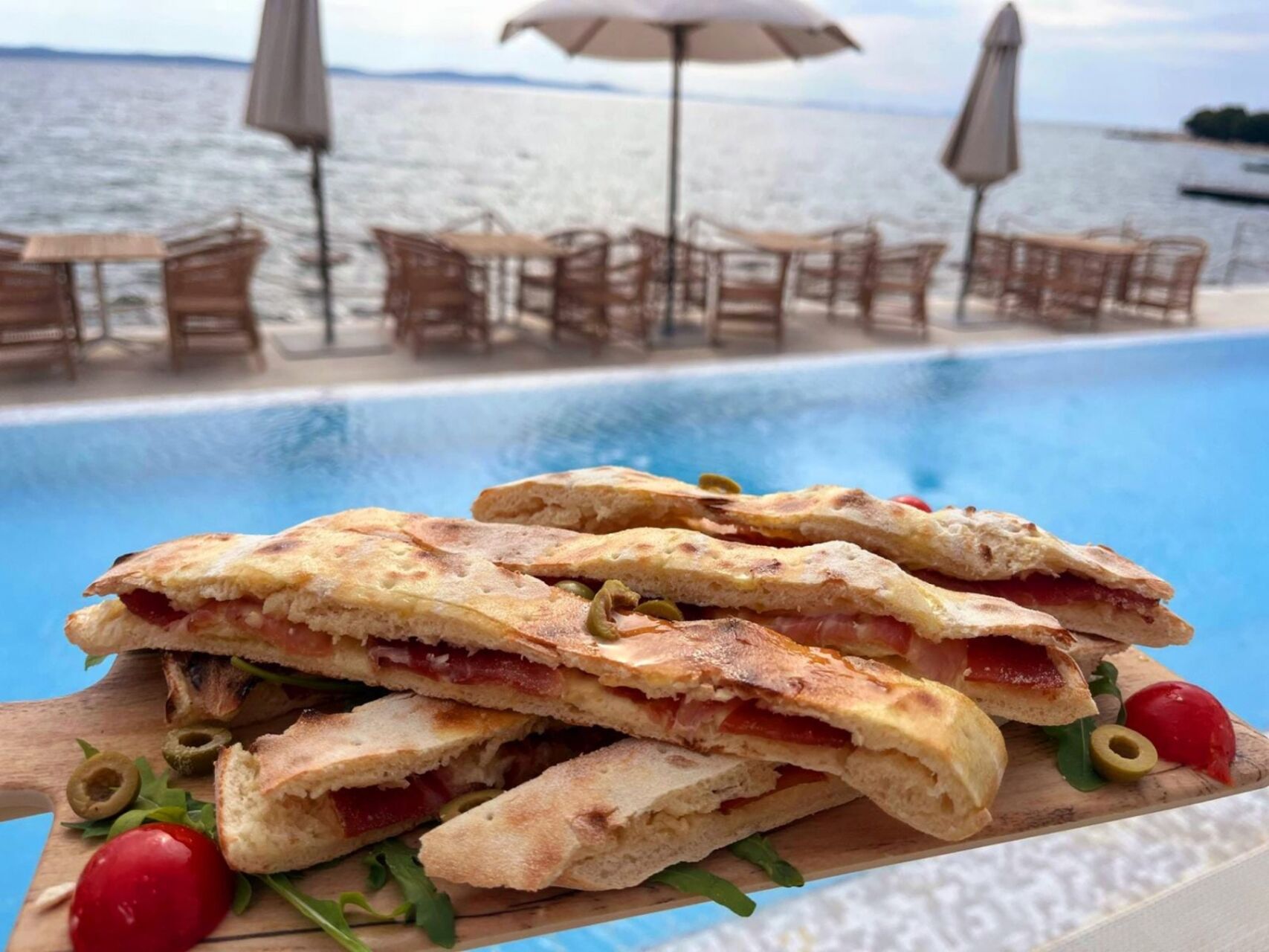 Doručak uz bazen od 8-11h