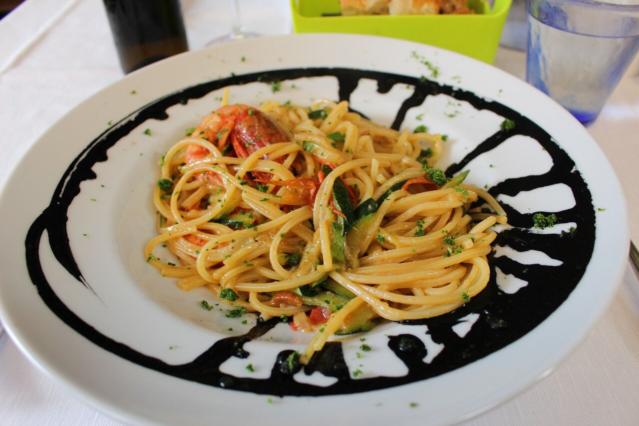 Spaghetti with shrimp, zucchini and squid ink