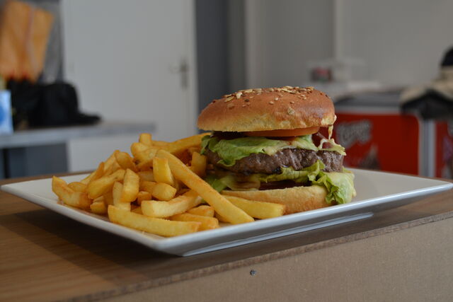 Hamburger (Black angus 180gr, pain boulanger)