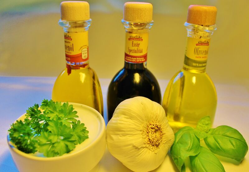 Unsere Dressings :
Essig/Öl, Joghurt- oder Knoblauchdressing