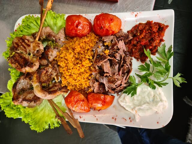 Grillteller gemischt mit Dönerfleisch