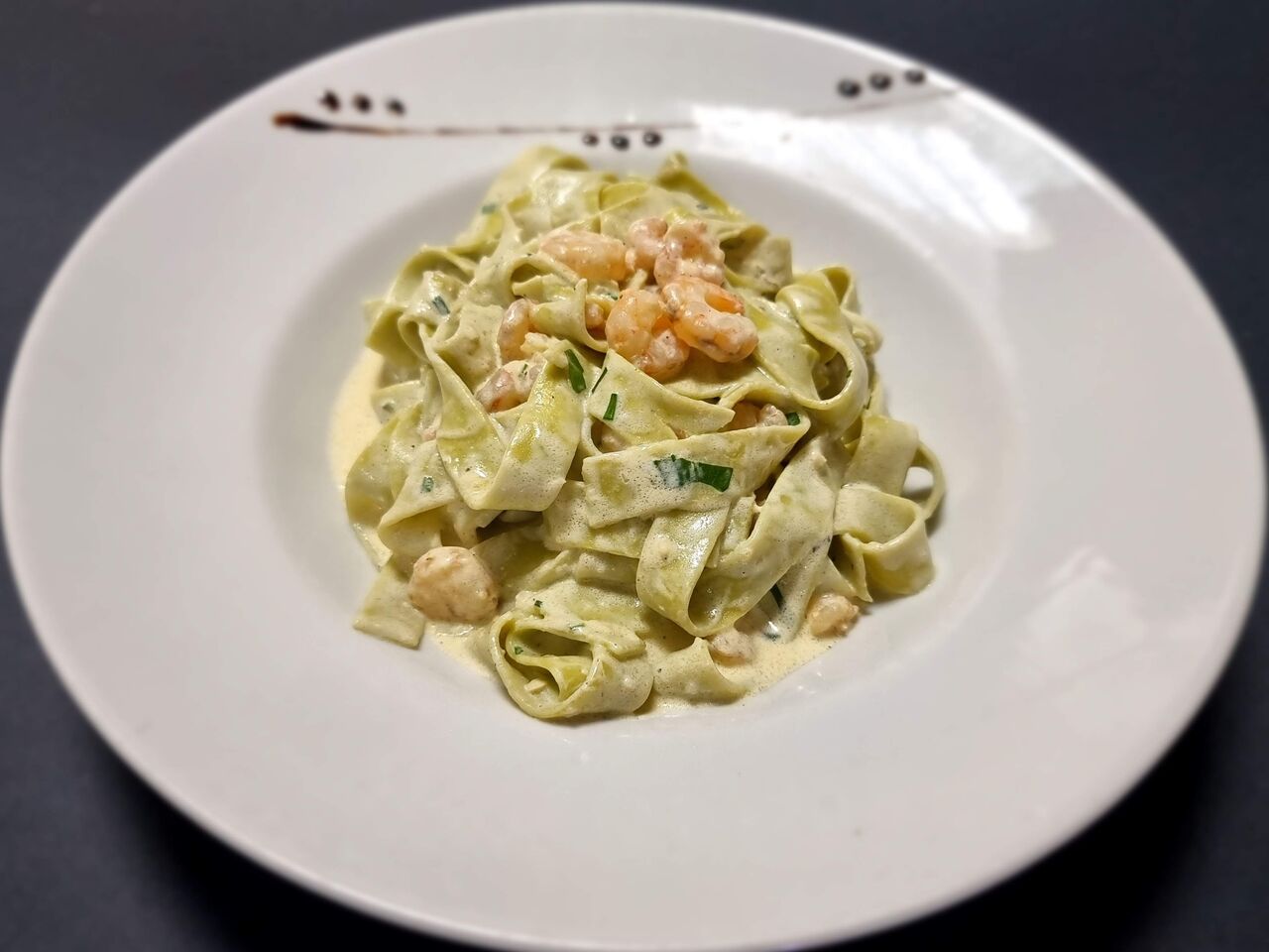 Zeleni rezanci s kozicama