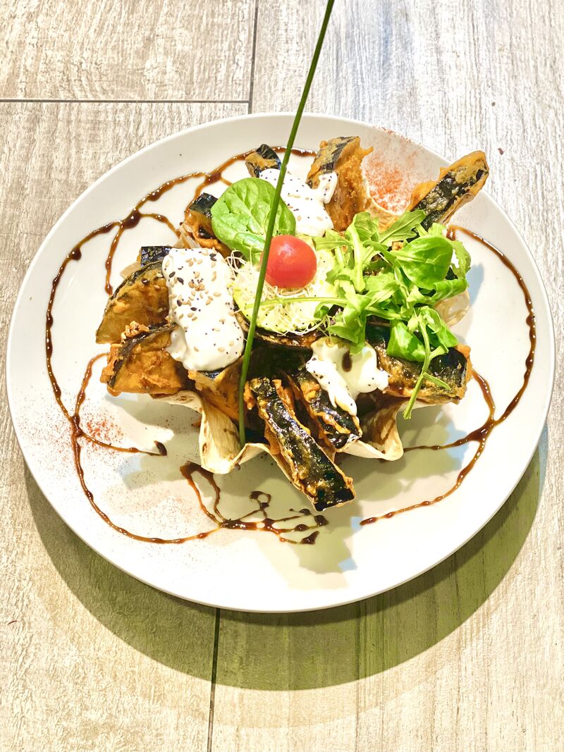 Berenjenas en tempura con miel de caña
