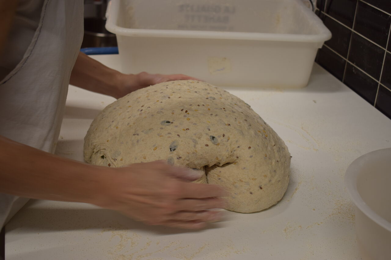 Pétrissage et façonnage manuel