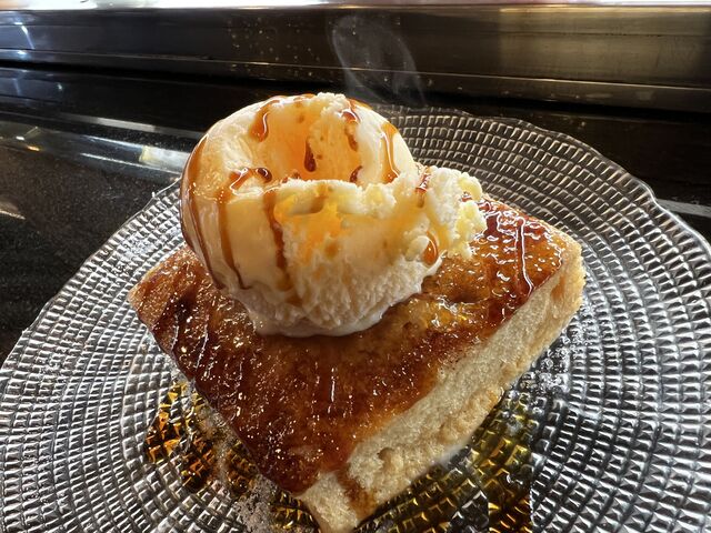 Torrija Caramelizada con helado