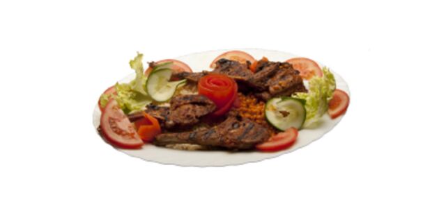 Côtelette d'Agneau - 16 EUR Côtelette d'agneau grillée, servie avec des herbes et une sauce maison.