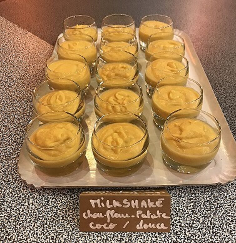 Milk-shake à la patate douce, chou-fleur, lait de coco et piment de Bresse