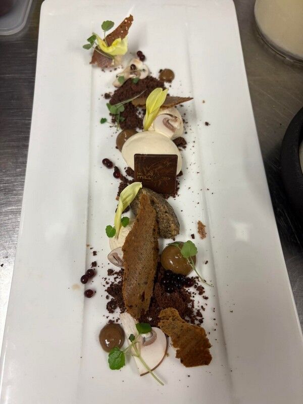 Dessert champignons, ail noir et Dulcey