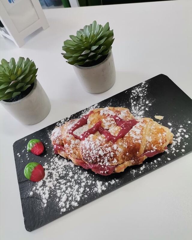 Croissant de Iogurte Grego e Frutos do Bosque