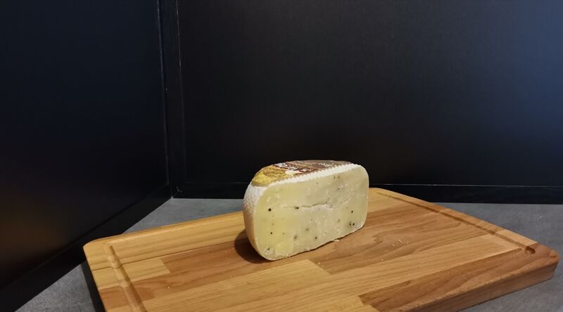 Pecorino Truffé (lait de vache et de brebis mélangés pasteurisés à la truffe d'été) = rupture de stock