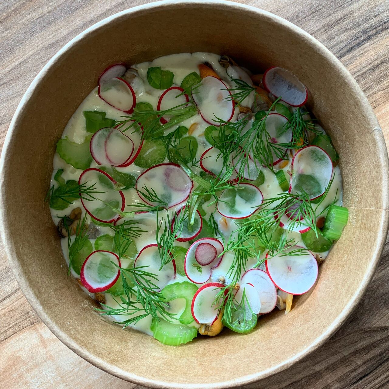 Marinière de moules ~ coques ~ céleri & radis 