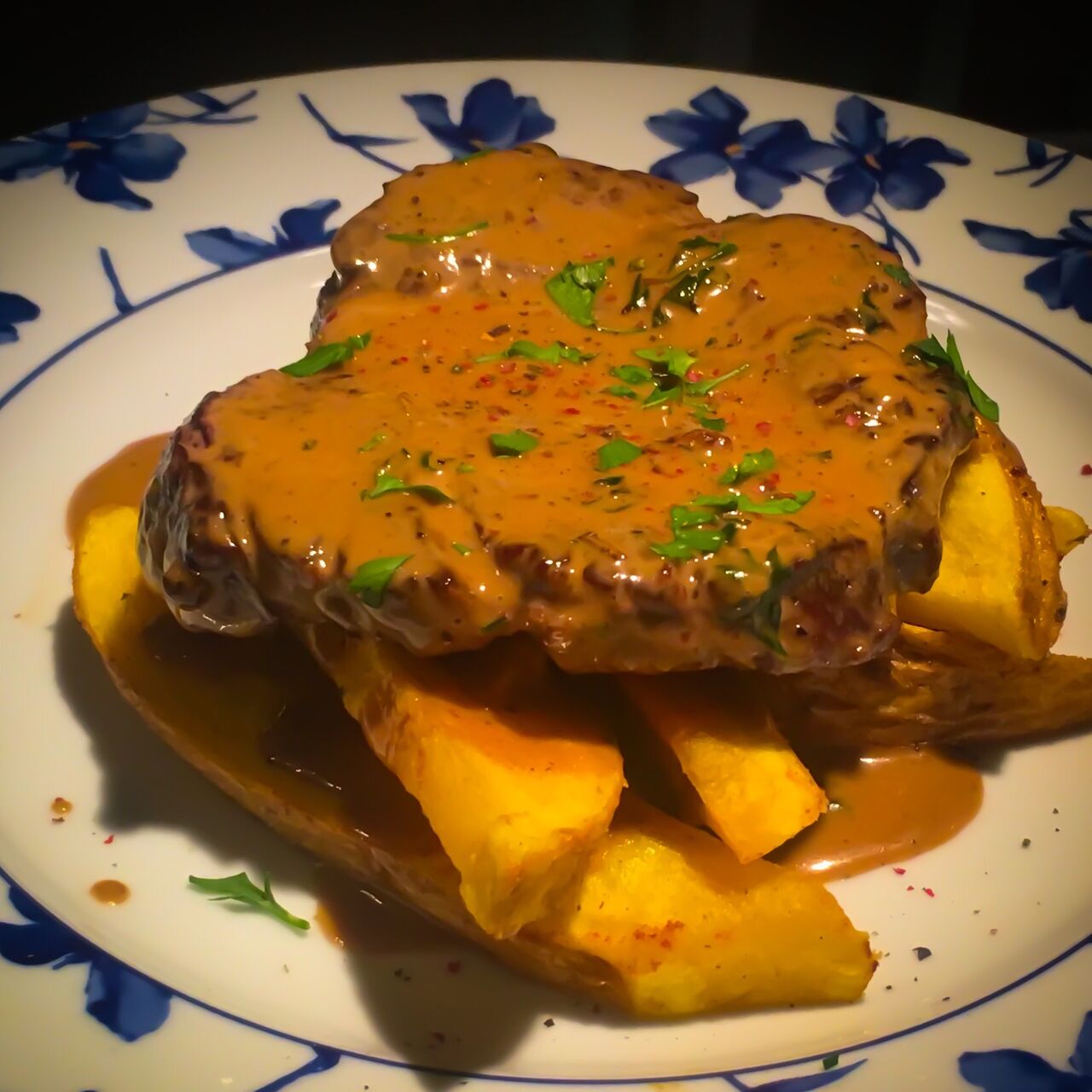 SOLOMILLO A LAS TRES PIMIENTAS con salsa de Jack Daniels