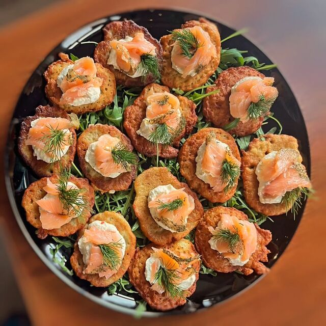 Placuszki ziemniaczane z łososiem