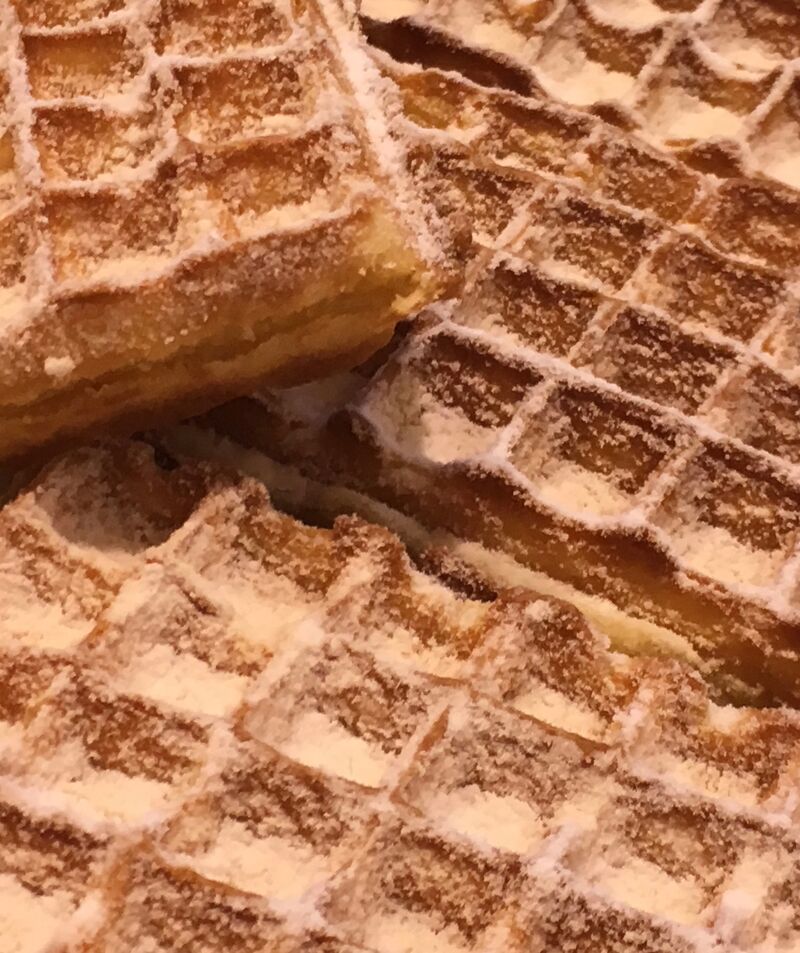 # Frisch gebacke Vanillewaffeln