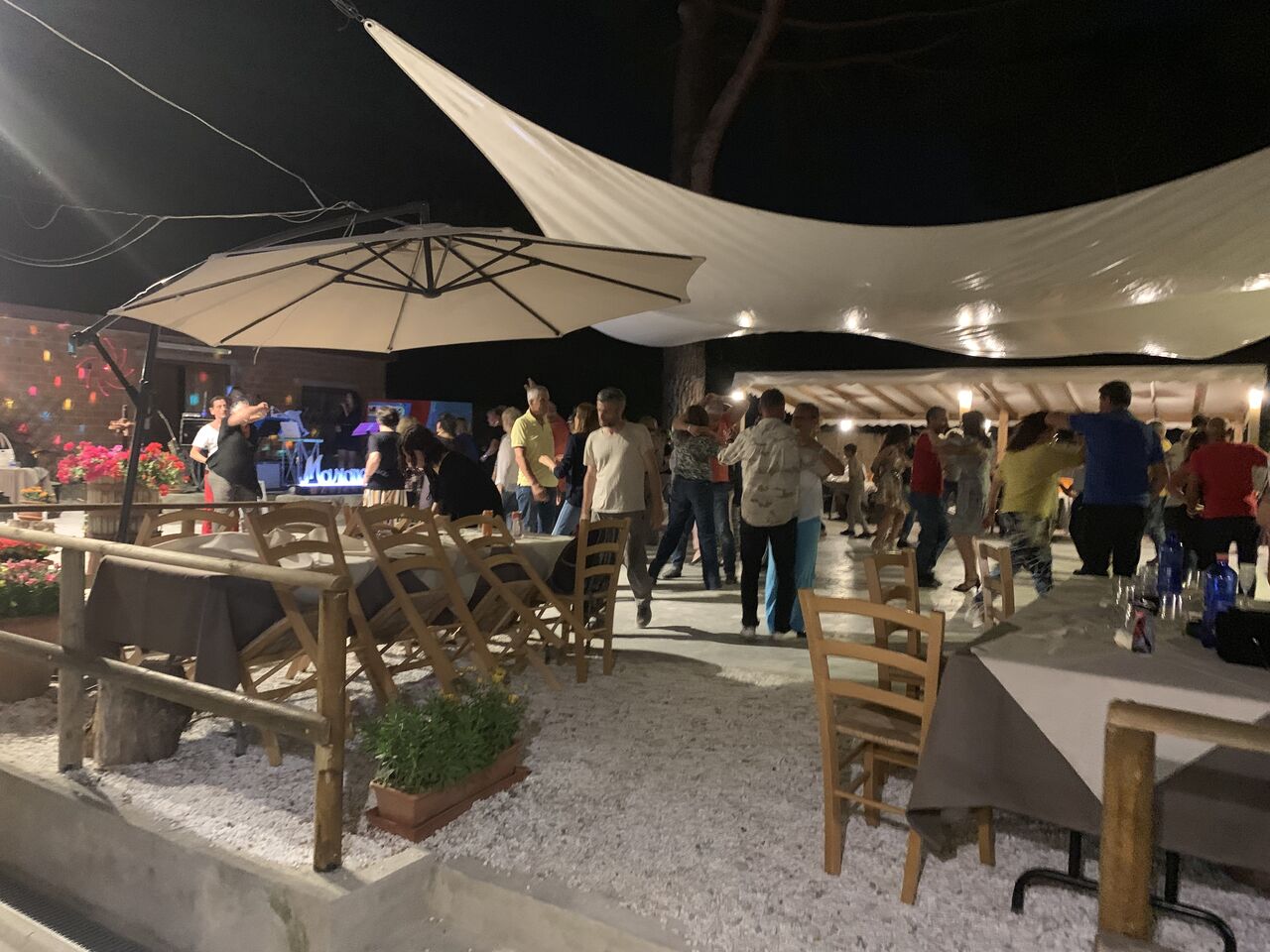 In Estate, il lunedì dalle ore 21:30 c’è il Ballo Liscio con l’orchestra Mariano Folk