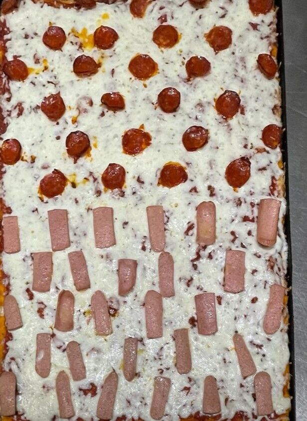 PIZZA CON SALAMINO
PIZZA CON WURSTEL