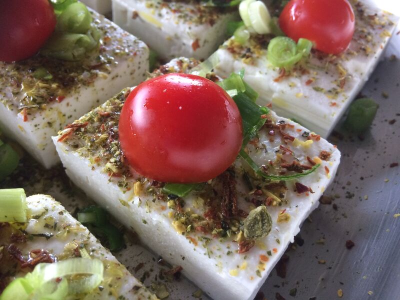  Feta-Käse mit Olivenöl und ital. Kräutern. 