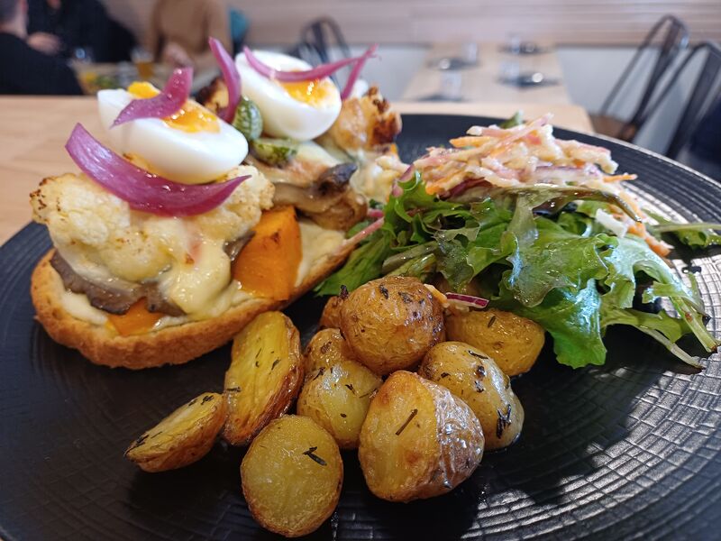 Bruschetta version végétarienne, avec u. Oeuf mollet