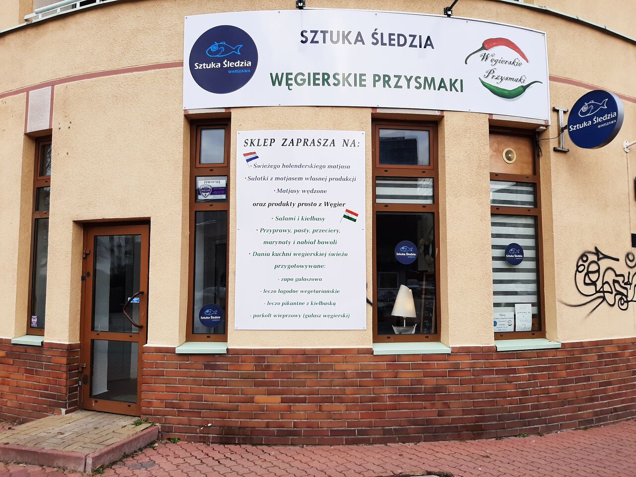Na zewnątrz
