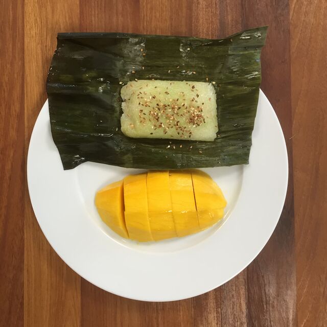 Mangue fraîche accompagnée de riz gluant