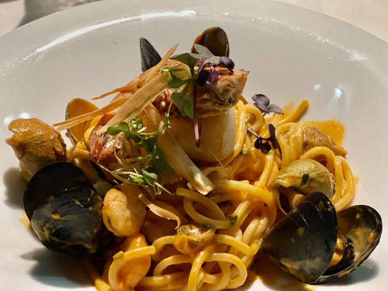 Pasta artesanal italiana con mariscos (almejas, caracoles de mar, mejillones, viera, gamba organica)