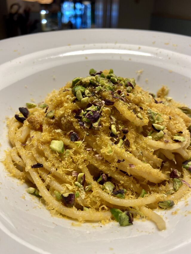 Spaghettoni con bottarga di muggine e pistacchi