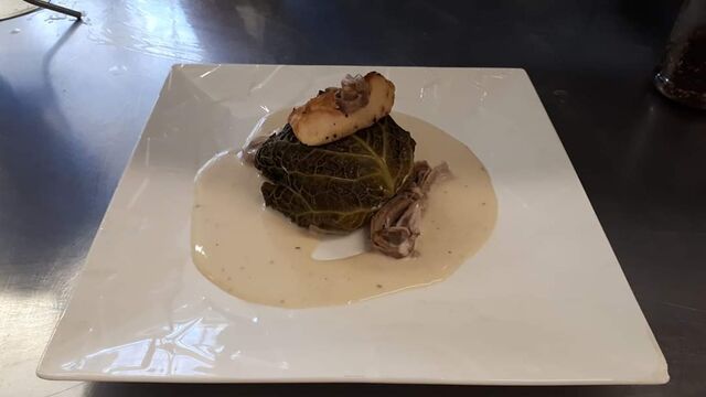 Dos de cabillaud en habit vert, pomme rôti au au poivre de timut et andouille de Guemene